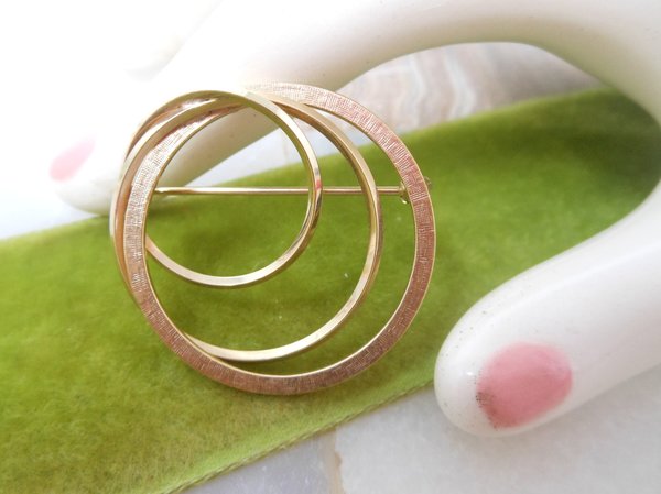 Vintage VAN DELL Pin Concentric Circle Brooch Gold Fill Wreath Figural GF Designer Mid Century Jewelry Gift, VivianJoel.com