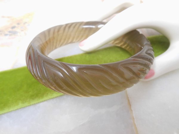 Vintage Chunky Donut Bangle Bracelet Lucite Plastic Carved Bakelite ERA Fog Gray Translucent Jewelry Mid Century, VivianJoel.com