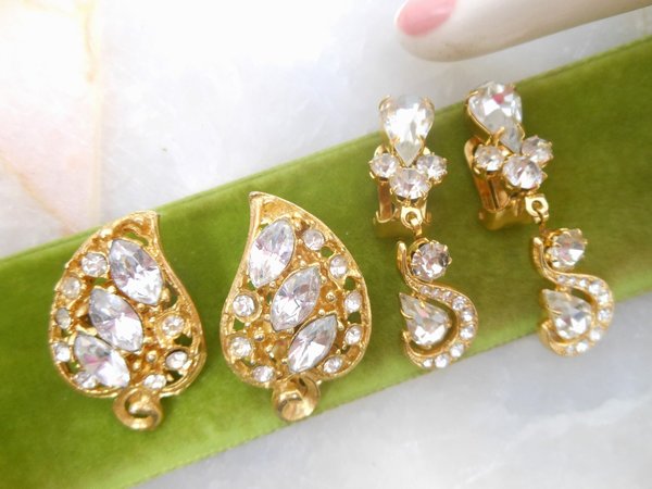 Vintage LOT 2 Earrings Rhinestone Clip On Ice Clear Gold Tone Plate Dangle Drop Jewelry Wedding Gift, VivianJoel.com