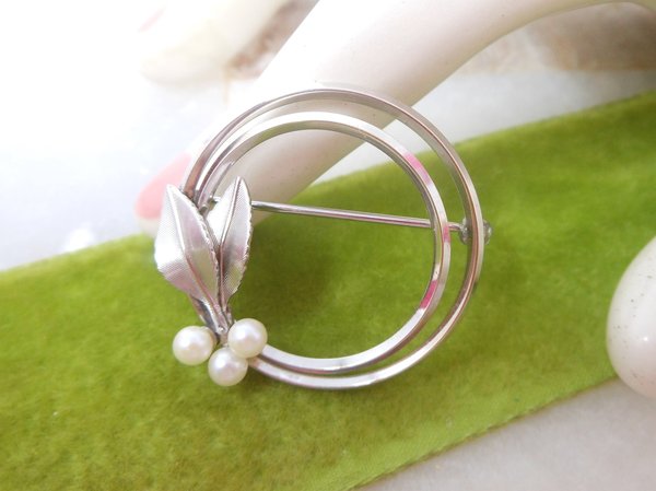 Vintage KREMENTZ Pearl Brooch Wreath Circle Pin Petite White Gold Overlay Mid Century Designer Minimalist Jewelry Gift, VivianJoel.com