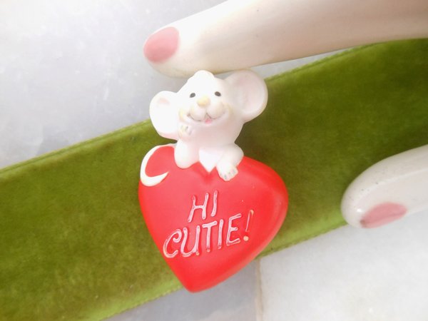 Vintage HALLMARK Valentine Pin Brooch Hi Cutie Mouse Heart Plastic Resin 80s Novelty Kitsch Jewelry Gift, VivianJoel.com