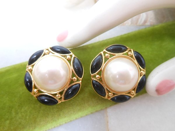 Vintage TRIFARI TM Earrings Clip On Faux Pearl Black Classic Gold Plate Timeless Designer Mid Century Jewelry Gift, VivianJoel.com