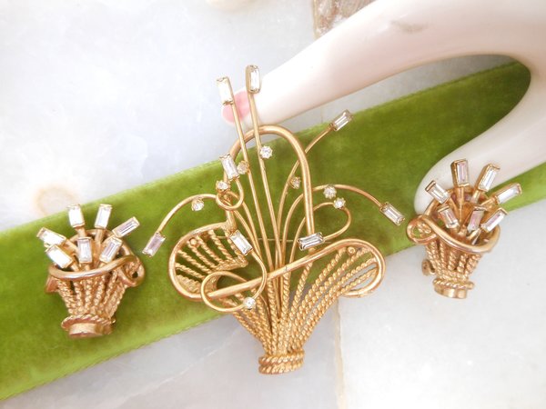 Vintage Rhinestone Brooch Basket Earring SET Clip On Flower Pin Gold Plate Jewelry Gift Mid Century, VivianJoel.com