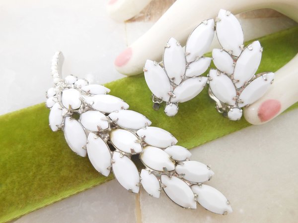 Vintage JULIANA Verified Milk Glass Brooch Earring SET Chalk White Pin Leaf Designer Mid Century Jewelry Gift, VivianJoel.com