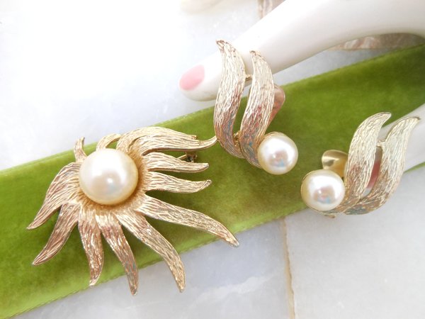 Vintage Pearl Flame Brooch Earrings SET Gold Plate Pendant Pin Modernist Classic Mid Century Jewelry Gift, VivianJoel.com