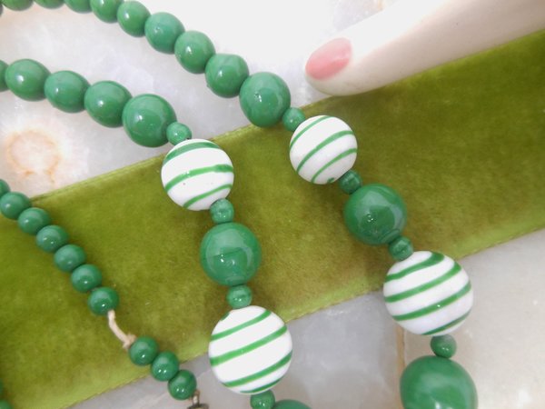 Vintage Green Swirl Bead Necklace Art Deco Glass Jade Color 18.5" Long Antique Mid Century, VivianJoel.com