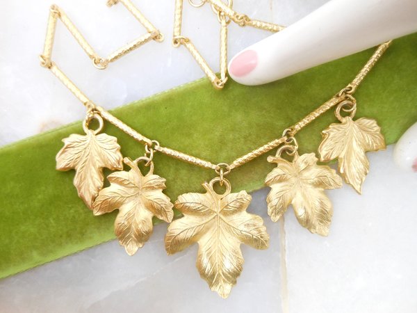 Vintage Leaf Charm Pendant Necklace Maple Dangle Collar Chain  Gold Tone Plate Mid Century Jewelry Gift, VivianJoel.com