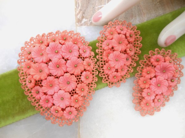 Vintage MIRIAM HASKELL Unsigned Pink Flower Glass Bead Dress Fur Clip Pin Brooch Set Jewelry Mid Century Gift, VivianJoel.com