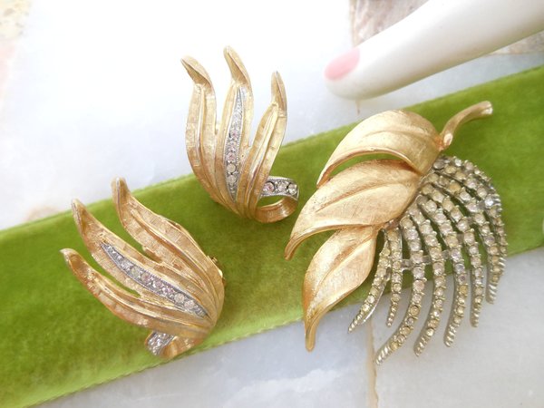 Vintage JUDY LEE Brooch Earrings Set Rhinestone Leaf Pin Gold Plate Demi Parure Mid Century Designer Jewelry, VivianJoel.com