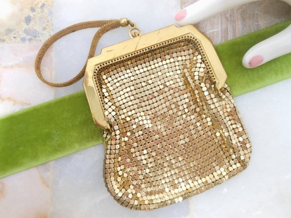 Vintage WHITING DAVIS Mesh Metal Dance Purse Coin Clutch Gold Tone USA Designer Mid Century Jewelry Gift *as is*, VivianJoel.com