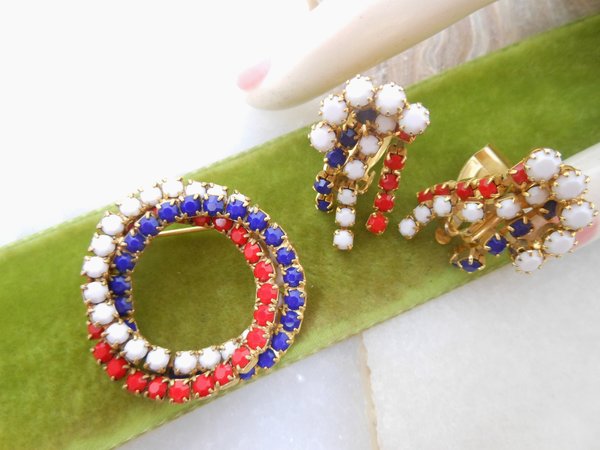 Vintage Patriotic Brooch Earrings Set Milk Glass Red White Blue Wreath Circle Infinity Pin Jewelry July 4th Gift Mid Century, VivianJoel.com