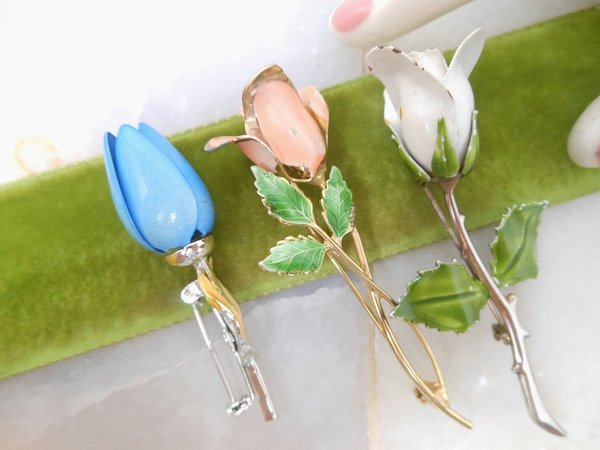 Vintage LOT 3 Enamel Flower Pin White Peach Rose Blue Tulip Brooch Retro Jewelry Mid Century *imperfect craft destash*, VivianJoel.com