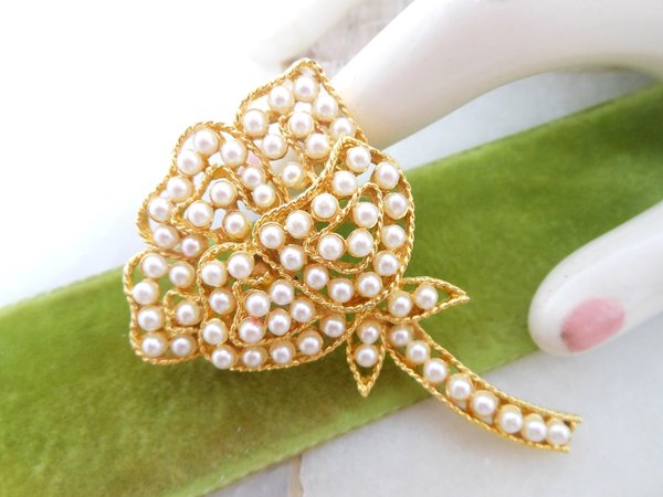 Vintage WEISS Flower Brooch Faux Pearl Pin Gold Plate Designer Timeless Classic Mid Century Jewelry Gift, VivianJoel.com