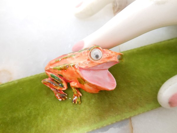 Vintage ART Designer Signed Enamel Frog Pin Googly Eye Toad Brooch Figural ARTHUR PEPPER Mid Century Jewelry Gift, VivianJoel.com