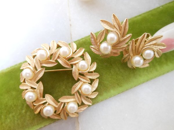 Vintage AVON Brooch Earrings Set Pearl Flower Pin Wreath Circle Classic Trifari ERA Designer Mid Century Jewelry Gift, VivianJoel.com
